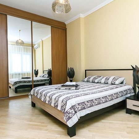 Apartment On Khreshchatyk Kiev Buitenkant foto