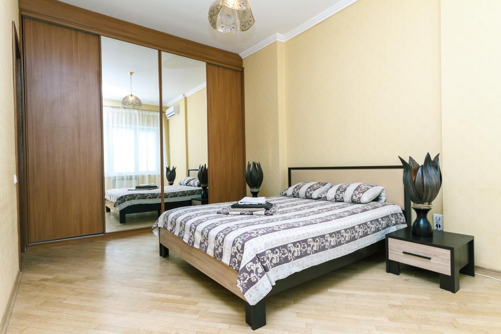 Apartment On Khreshchatyk Kiev Buitenkant foto